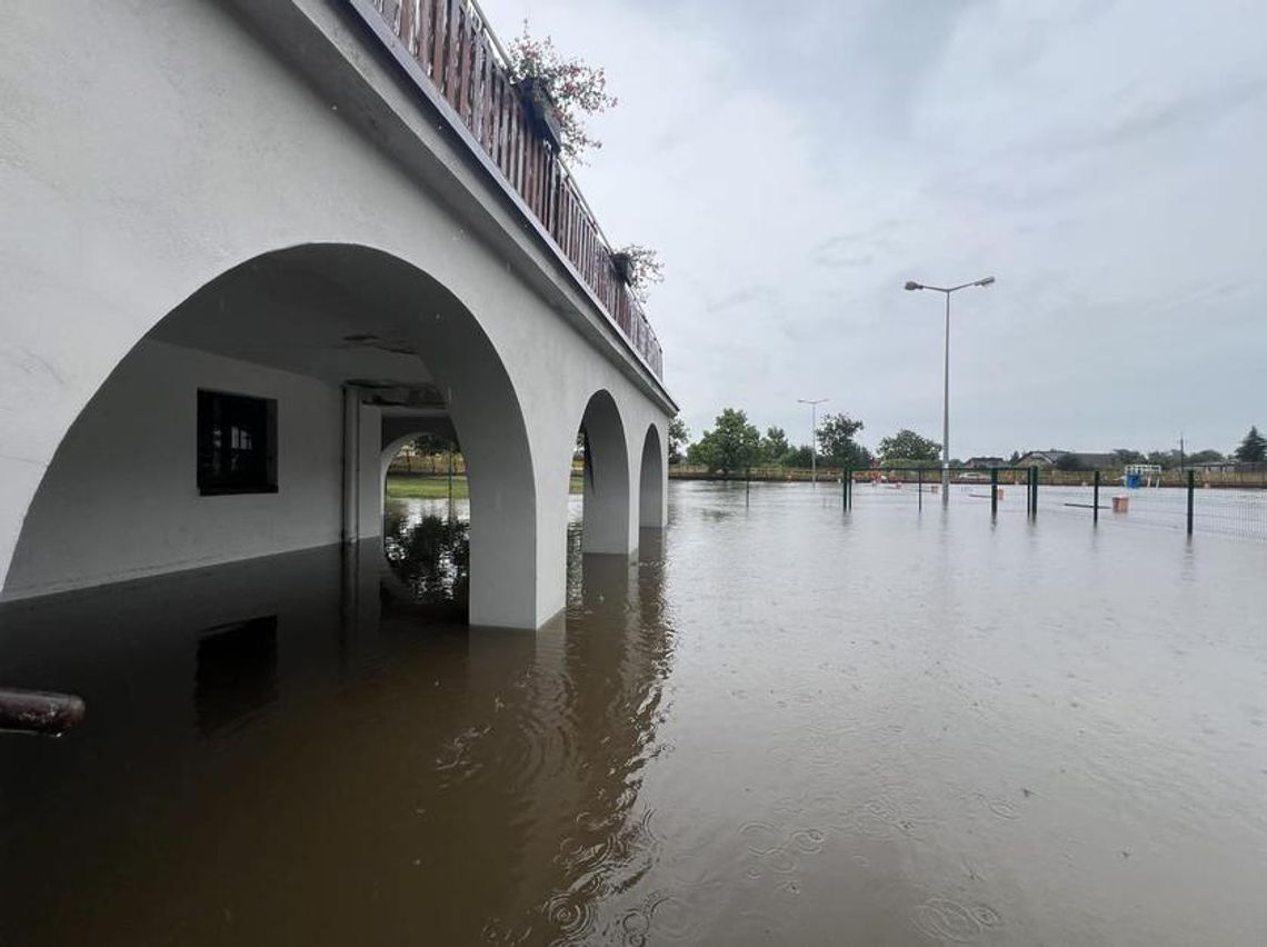 Woda zalała basen w Żerkowie. Obiekt został zamknięty