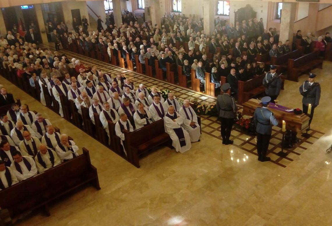 Wrześnianie żegnają śp. ks. kan. Henryka Nadolnego