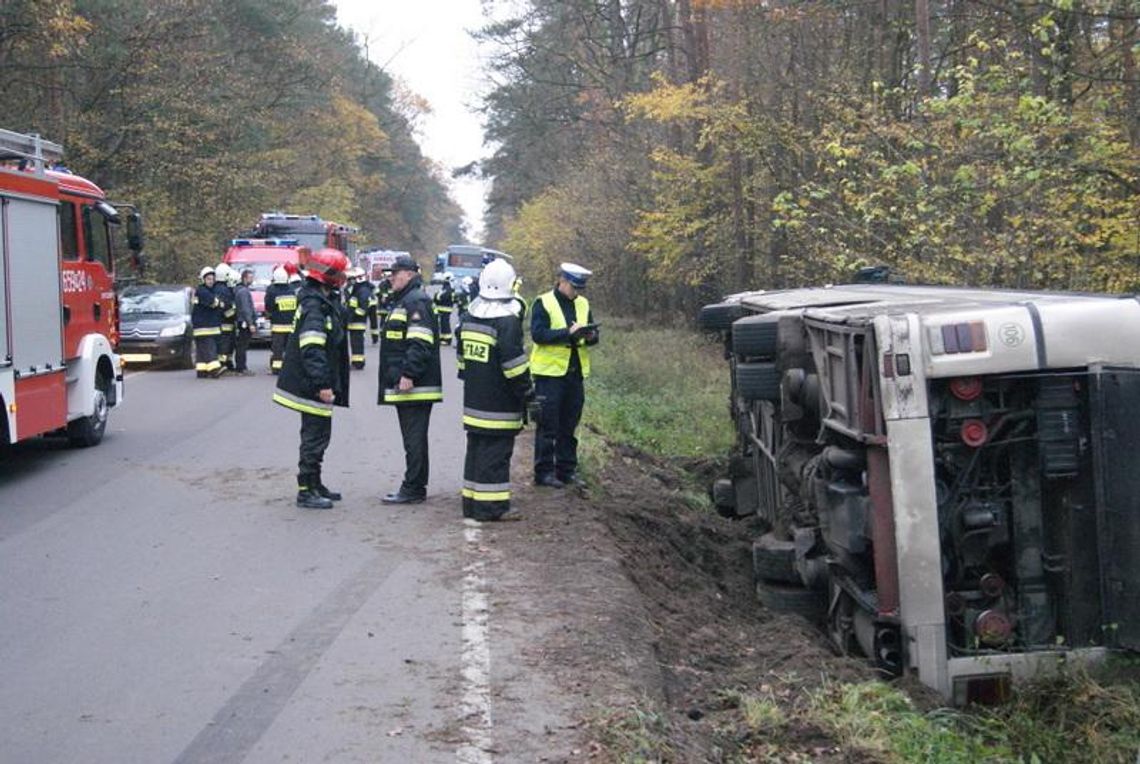 Wypadek autobusu z uczniami