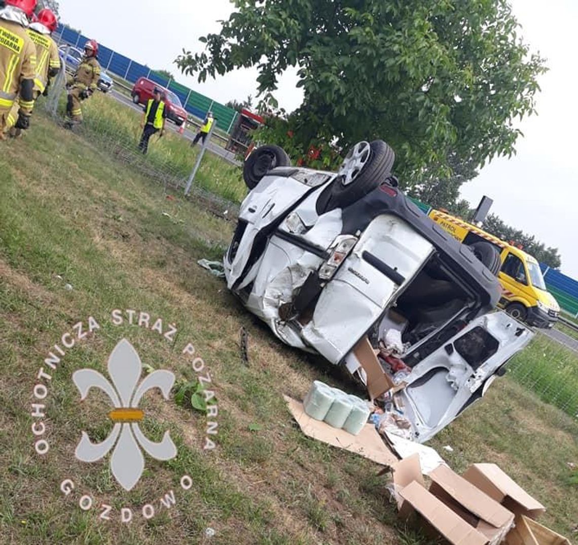 Wypadek na autostradzie A2. Dwie osoby poszkodowane