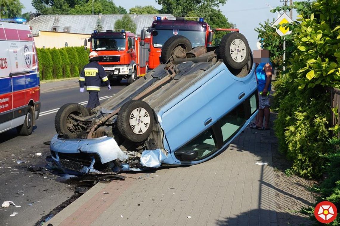 Wypadek w Kołaczkowie. Jedna osoba trafiła do szpitala Wypadek w Kołaczkowie. Jedna osoba trafiła do szpitala