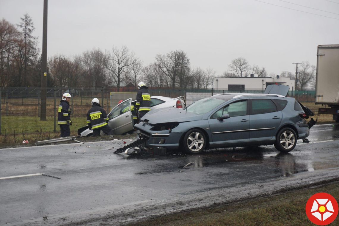 Zablokowana droga krajowa nr 92. Dwie osoby ranne