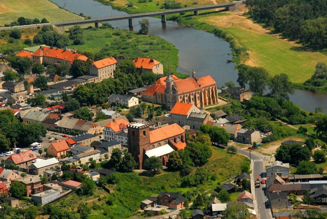 Zmniejsza się liczba mieszkańców, ale i rozwodów. Ciekawe dane