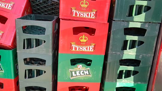 Butelki po piwie i skrzynki