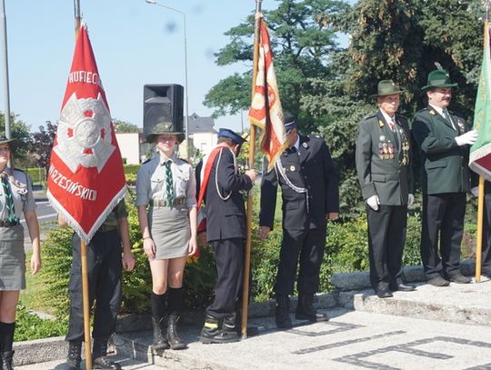 uroczystosci-pod-pomnikiem-15-08-2017-17