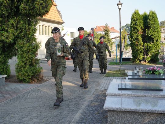 Towarzystwo Byłych Żołnierzy i Przyjaciół 15. Pułku Ułanów Poznańskich przy grobie gen. Romana Abrahama